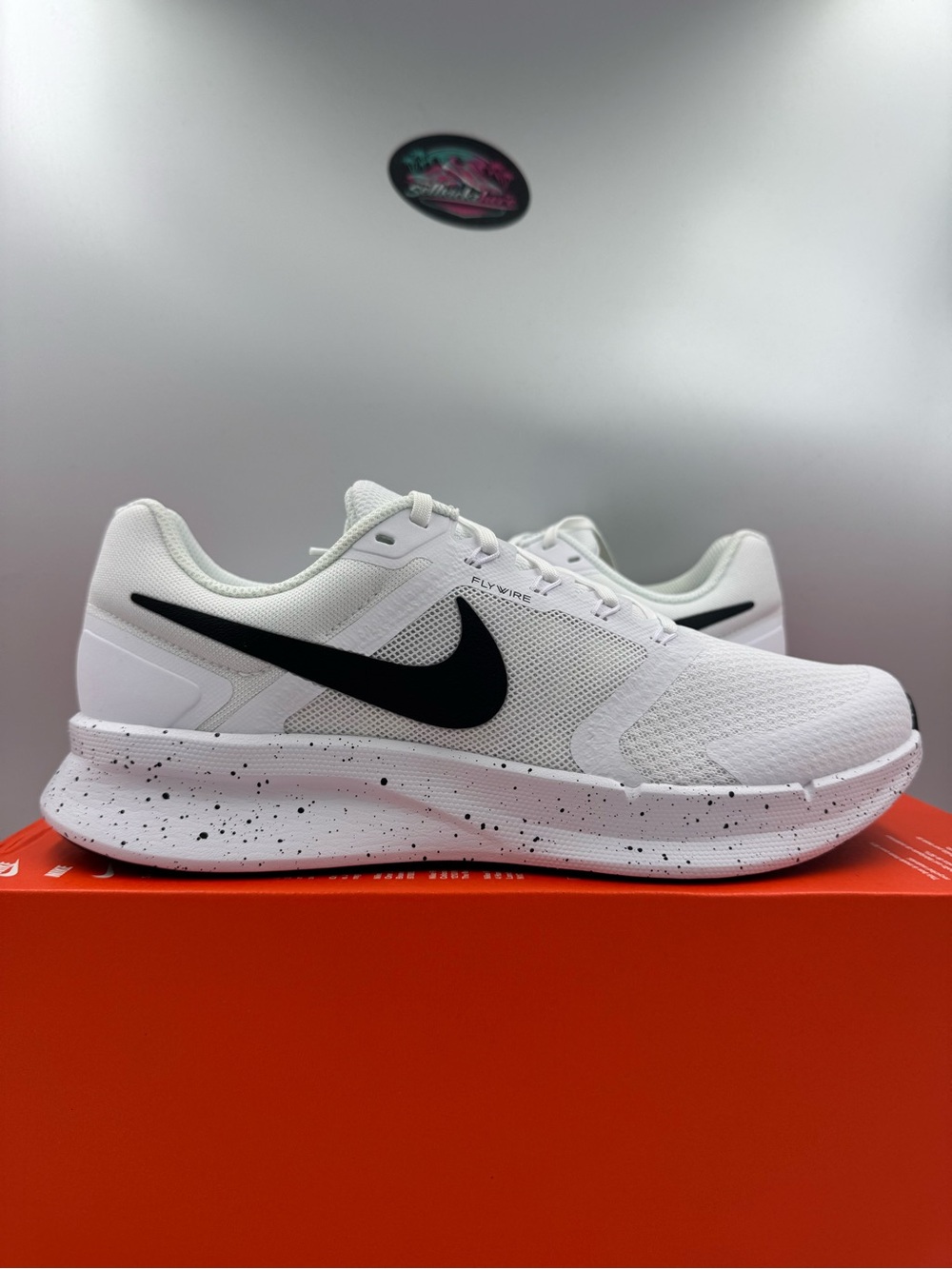 Nike Run Swift 3 SE White Black BRAND NEW Size 10 Women